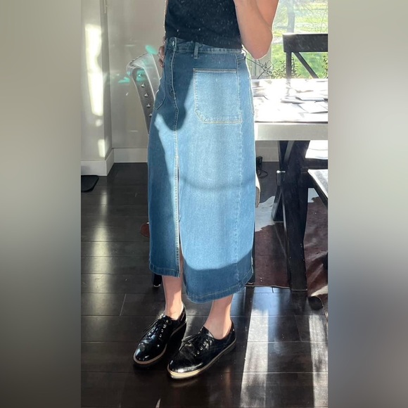 Denim skirt with slit - Picture 3 of 8